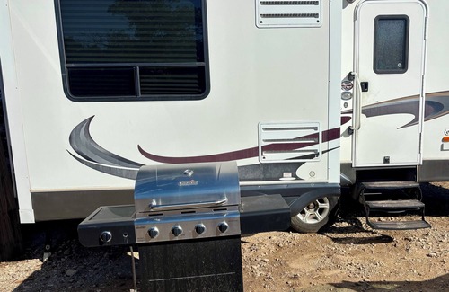 Tuscola House | Cozy 1 bedroom RV in tranquil in the Hills of Tuscola with AC relaxing