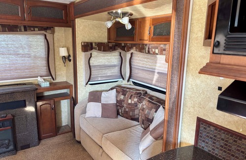 Tuscola House | Cozy 1 bedroom RV in tranquil in the Hills of Tuscola with AC relaxing