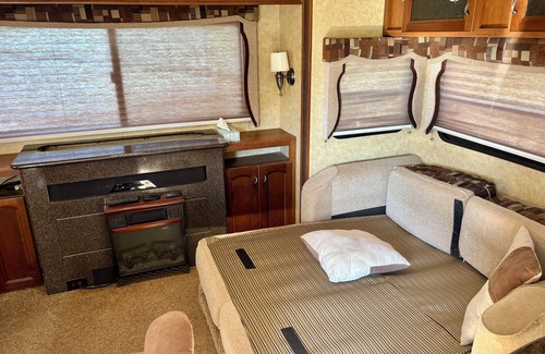 Tuscola House | Cozy 1 bedroom RV in tranquil in the Hills of Tuscola with AC relaxing