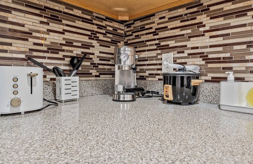 North Bergen Apartment | Cozy 1-bedroom with AC and WiFi in charming North Bergen