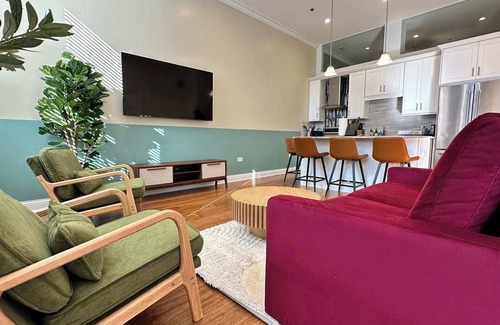 Near West Side Apartment | Cozy 1 BR, 1 Parking, Sleeps 4!
