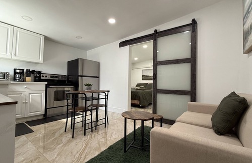 Opa-Locka House | Cozy 1 BR Miami Guesthouse: Free Parking, WiFi, Private Entry, Central Spot