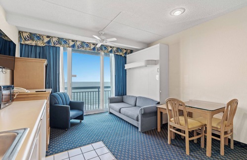 Downtown Myrtle Beach Hotel | Cozy 1 BR Oceanfront