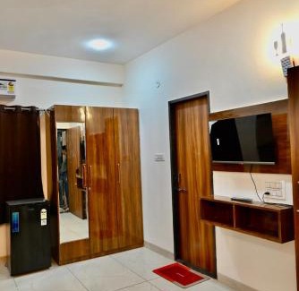 Indore Apartment | Cozy 1 RK apartment