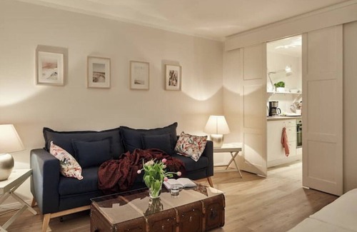 Barkelsby Apartment | Cozy 1-room plane tree apartment