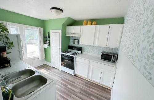Liverpool Apartment | Cozy 1bd apartment in the heart of Liverpool NY