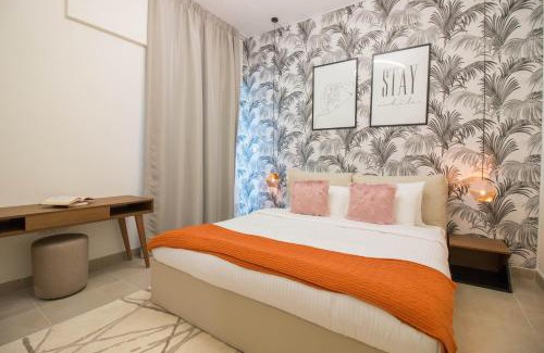 Bur Dubai Apartment | Cozy 1BR Apart With Pool And Gym 10mins Away By drive to DXB Airport