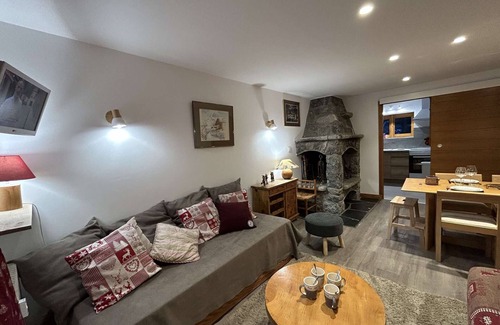 Meribel Apartment | Cozy 1BR Apartment for 4 in Méribel, South-Facing Terrace, Ski Access, Pet-Friendly