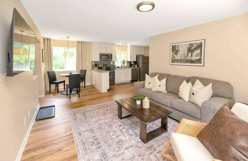 Roseville Apartment | Cozy 1BR Apartment in Quiet Neighborhood