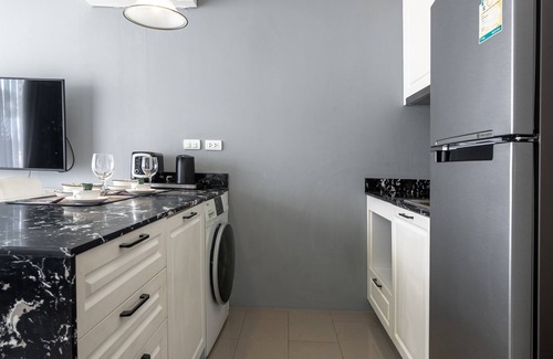 Cherngtalay Apartment | Cozy 1BR Apt 300m to Surin Beach Rooftop Pool B306