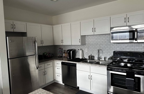 Mile Square Apartment | Cozy 1BR APT in the Heart of the City - LED Lights! 7 Min Walk to Gain bridge!