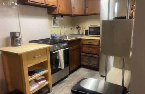 High Street Hill Apartment | Cozy 1BR Private Unit w/Patio & Parking