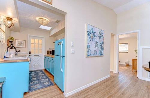 Trailer Estates Apartment | Cozy 1BR Retreat w/Porch – Near Beaches & Airport