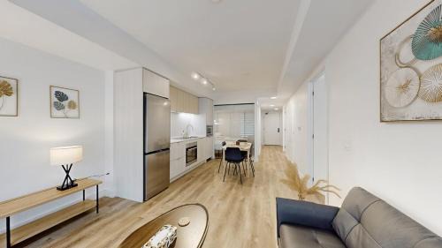 Beasley Apartment | Cozy 2 Bdrm 2 Bath Entire Suite - Centre Hamilton