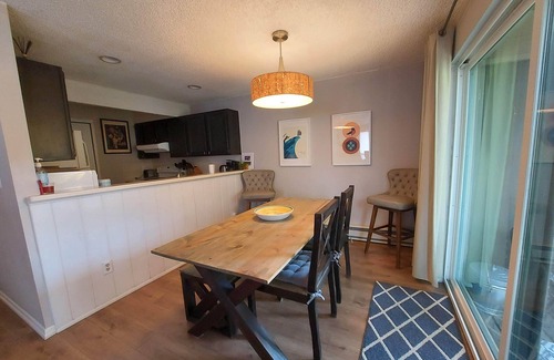 Avon Condo | Cozy 2 Bed/2 Bath Condo Located on the Eagle River Between Vail &Beaver Creek