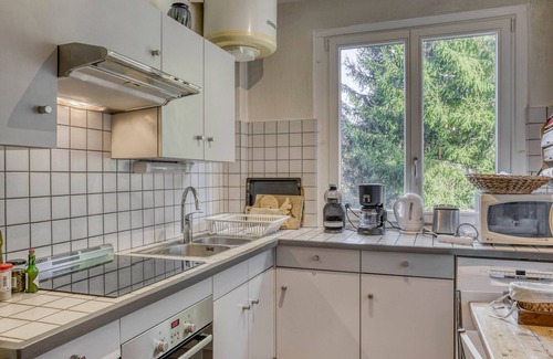 Megeve Apartment | Cozy 2-Bed Apartment in Quiet Rochebrune, 8 min to Cable Car, Pet-Friendly, Balcony, Parking