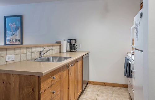 Silver Star Mountain Condo | Cozy 2 bedroom/1 bathroom condo right on the ski way! Pet friendly too