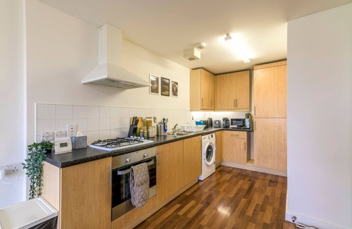 Custom House Apartment | Cozy 2-Bed Flat in East London