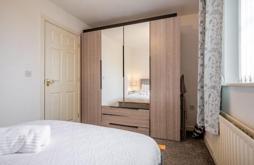 Birch House | Cozy 2-Bed Home in Middleton