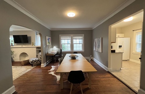 Cleveland Apartment | Cozy 2 bedroom apartment Apt Near Cleveland Clinic/CWRU/UH & Great hangouts