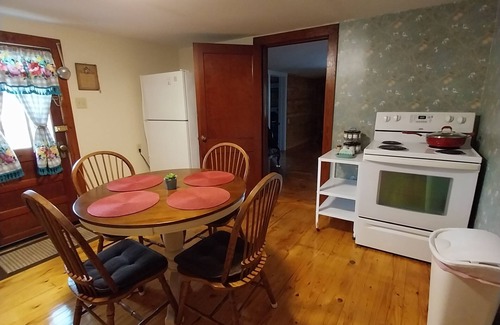 Saint Francis House | Cozy 2 bedroom 1,700 square ft home. Sleeps 5. Directly on the KY Bourbon Trail