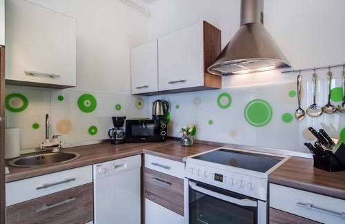 Veli Losinj Apartment | Cozy 2-bedroom Apartment with Pet-Friendly for 4 people