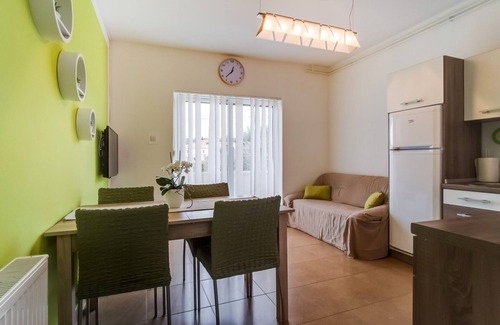 Veli Losinj Apartment | Cozy 2-bedroom Apartment with Pet-Friendly for 4 people