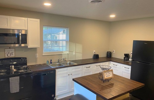 Big Clifty Apartment | Cozy 2-bedroom apartment in Big Clifty with AC, WiFi.