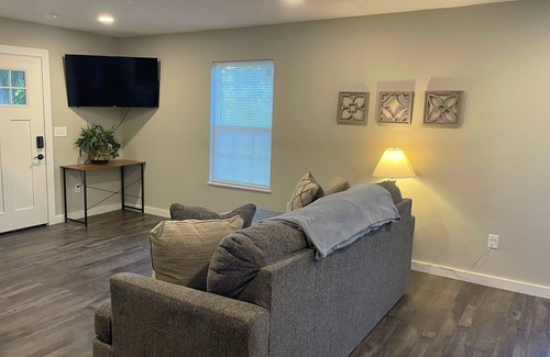Big Clifty Apartment | Cozy 2-bedroom apartment in Big Clifty with AC, WiFi.