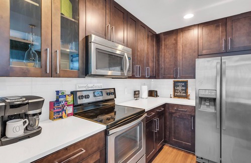 Lenox Apartment | Cozy 2-bedroom apartment in cool Atlanta with AC, WiFi