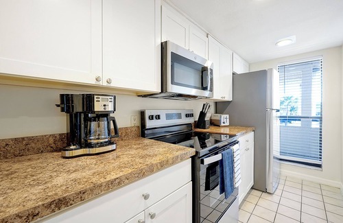Oak Ridge Apartment | Cozy 2-bedroom apartment in charming Orlando with AC, WiFi