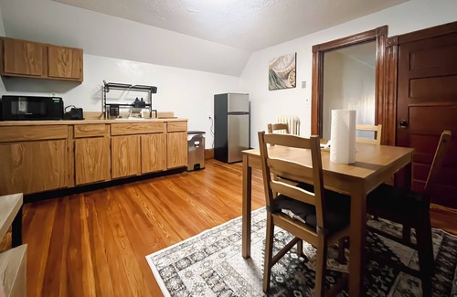 West Roxbury Apartment | Cozy 2-bedroom apartment in charming Dedham - Legacy Mall with WiFi