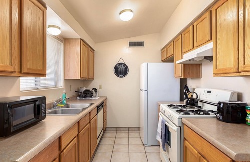 Midtown House | Cozy 2 bedroom Apt in Tucson | Laundry