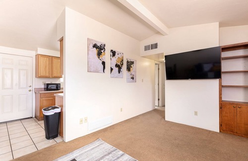 Midtown House | Cozy 2 bedroom Apt in Tucson | Laundry