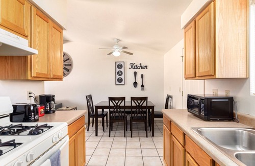 Midtown House | Cozy 2 bedroom Apt in Tucson | Laundry