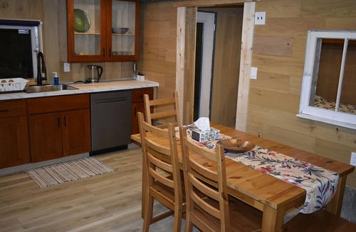West Vancouver House | Cozy 2 bedroom garden level suite 5 min walk to Dundrave beach and Village