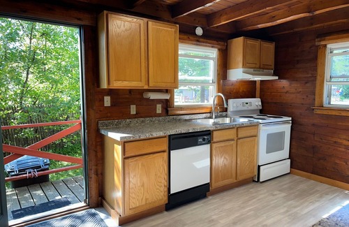 West Dover Cabin | Cozy 2-bedroom cabin near Mount Snow 3 min drive