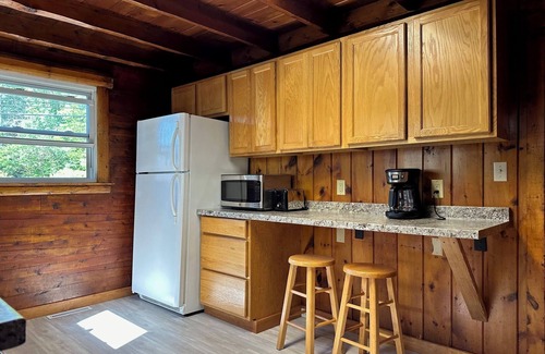 West Dover Cabin | Cozy 2-bedroom cabin near Mount Snow 3 min drive