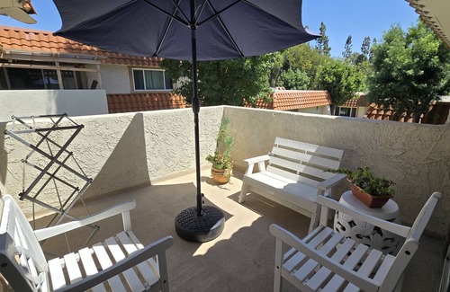 Lake Forest Condo | Cozy 2-bedroom condo with WiFi, AC in lovely Lake Forest.