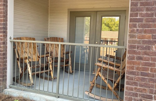 Starkville Condo | Cozy 2-bedroom condo in awesome Starkville with AC, WiFi, 2 parking spots