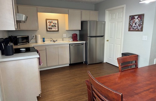 Starkville Condo | Cozy 2-bedroom condo in Starkville. Close to MSU and all attractions