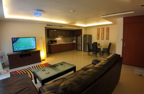 Pattaya Bay Condo | Cozy 2-bedroom condo with AC, WiFi in amazing Pattaya