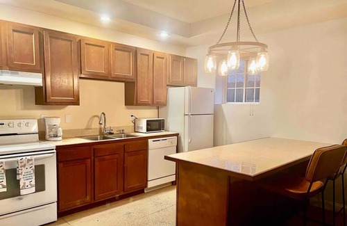 Lansing Condo | Cozy 2-bedroom condo with WiFi, AC in fabulous Lansing