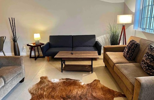 Lansing Condo | Cozy 2-bedroom condo with WiFi, AC in fabulous Lansing