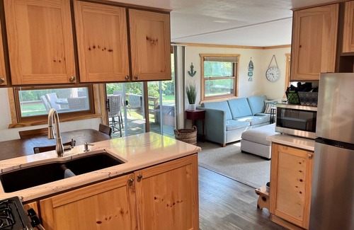 Winneconne Cottage | Cozy 2-bedroom cottage in Charming Winneconne with water access.