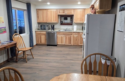 Victor Other | Cozy 2-bedroom farmhouse in charming Pinesdale with WiFi