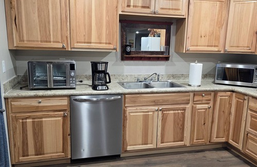Victor Other | Cozy 2-bedroom farmhouse in charming Pinesdale with WiFi
