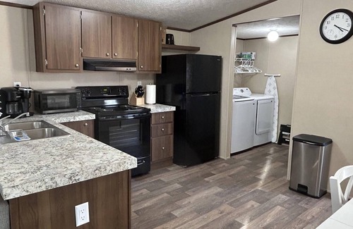 Pomerene House | Cozy 2-Bedroom Getaway