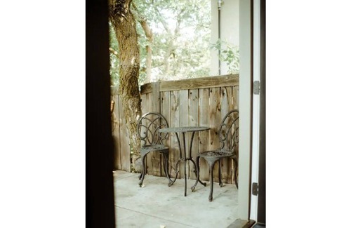 Altamont House | Cozy 2-bedroom home in charming neighborhood
