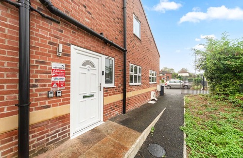 Chapeltown House | Cozy 2-Bedroom Home | 10 Mins to Leeds Centre